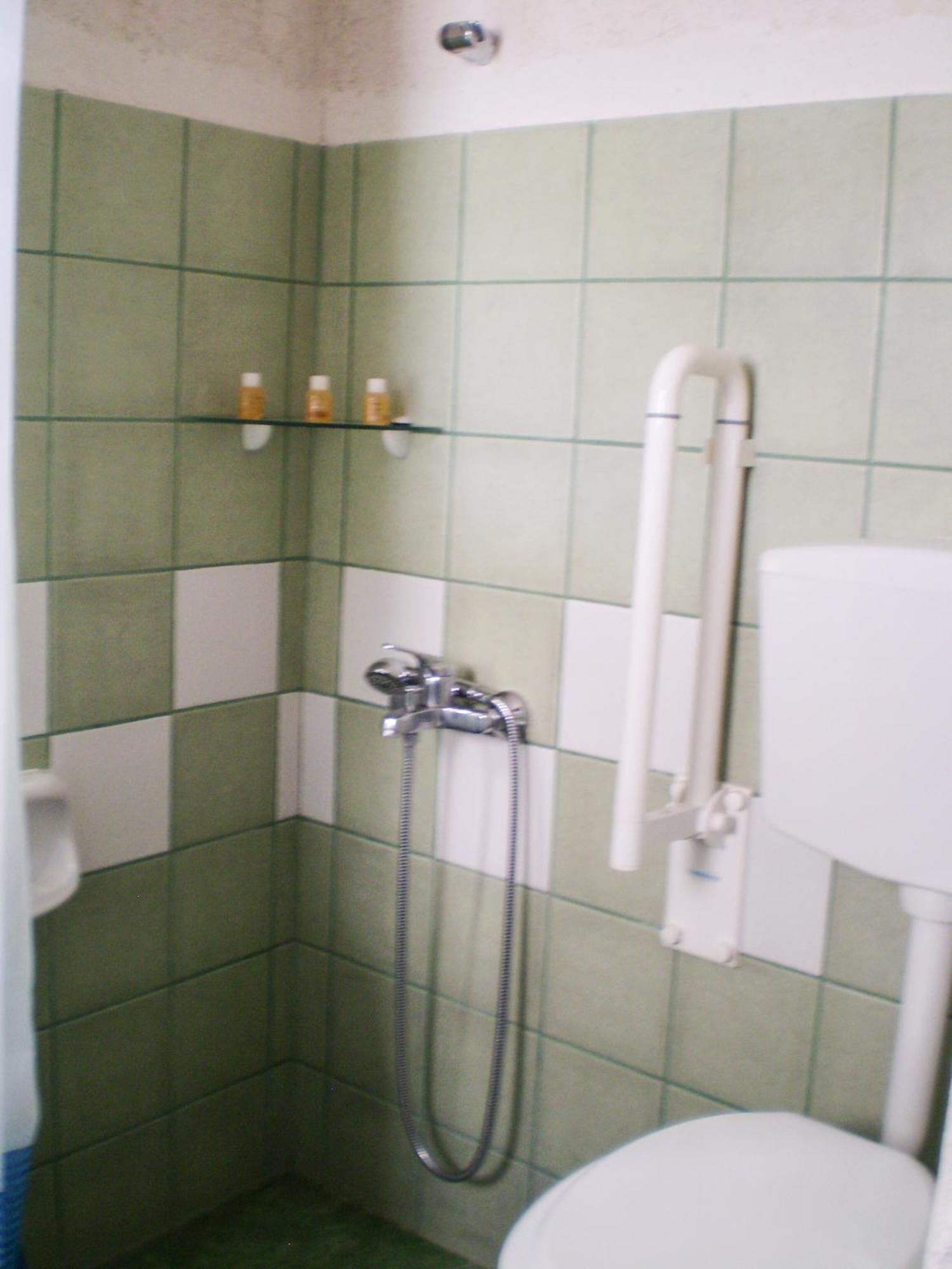 Arachovitika Kalivia Hotel Karyes Bilik gambar