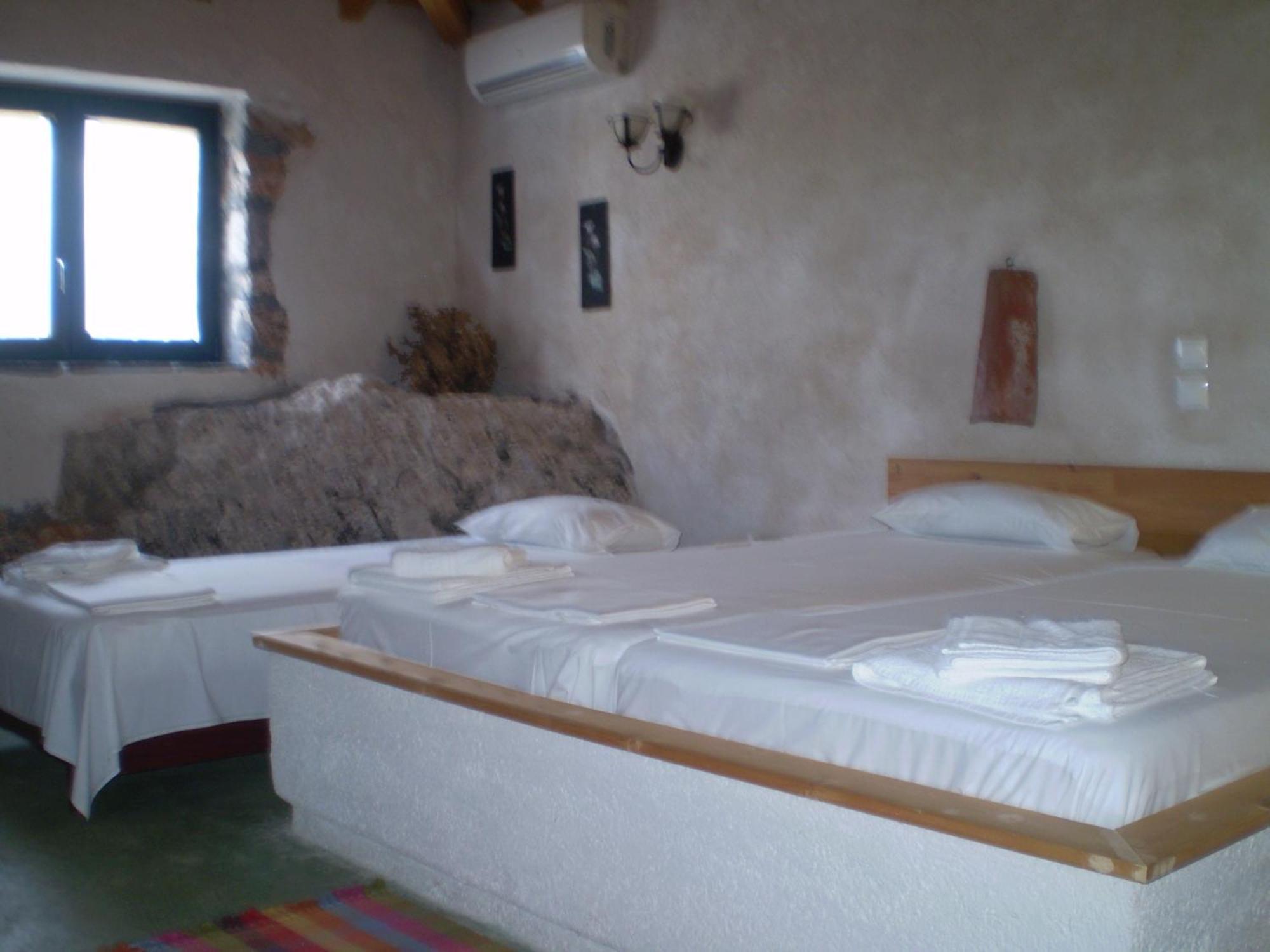 Arachovitika Kalivia Hotel Karyes Bilik gambar