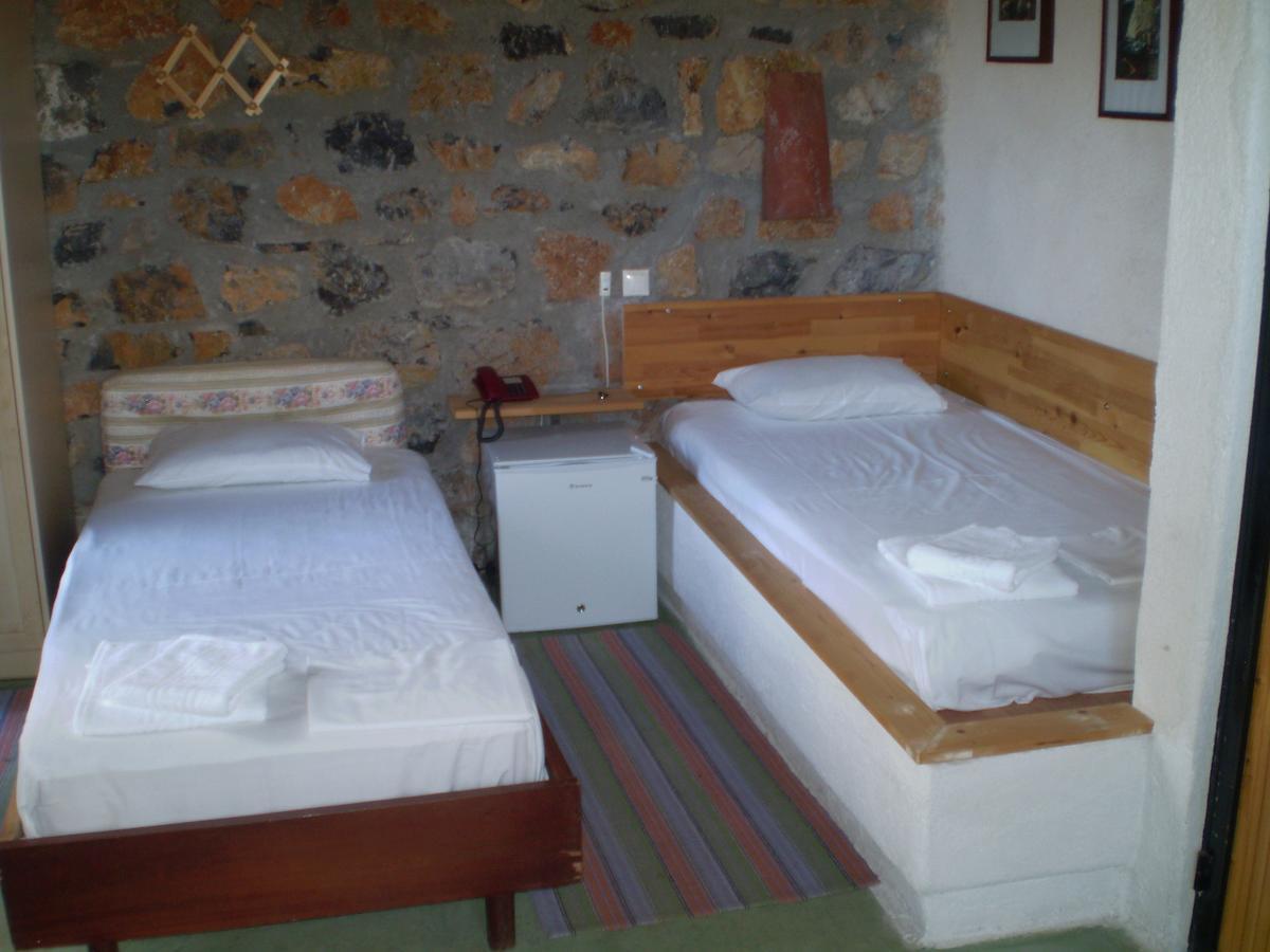 Arachovitika Kalivia Hotel Karyes Bilik gambar