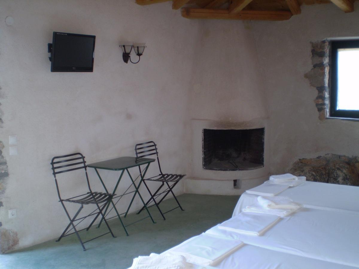 Arachovitika Kalivia Hotel Karyes Bilik gambar