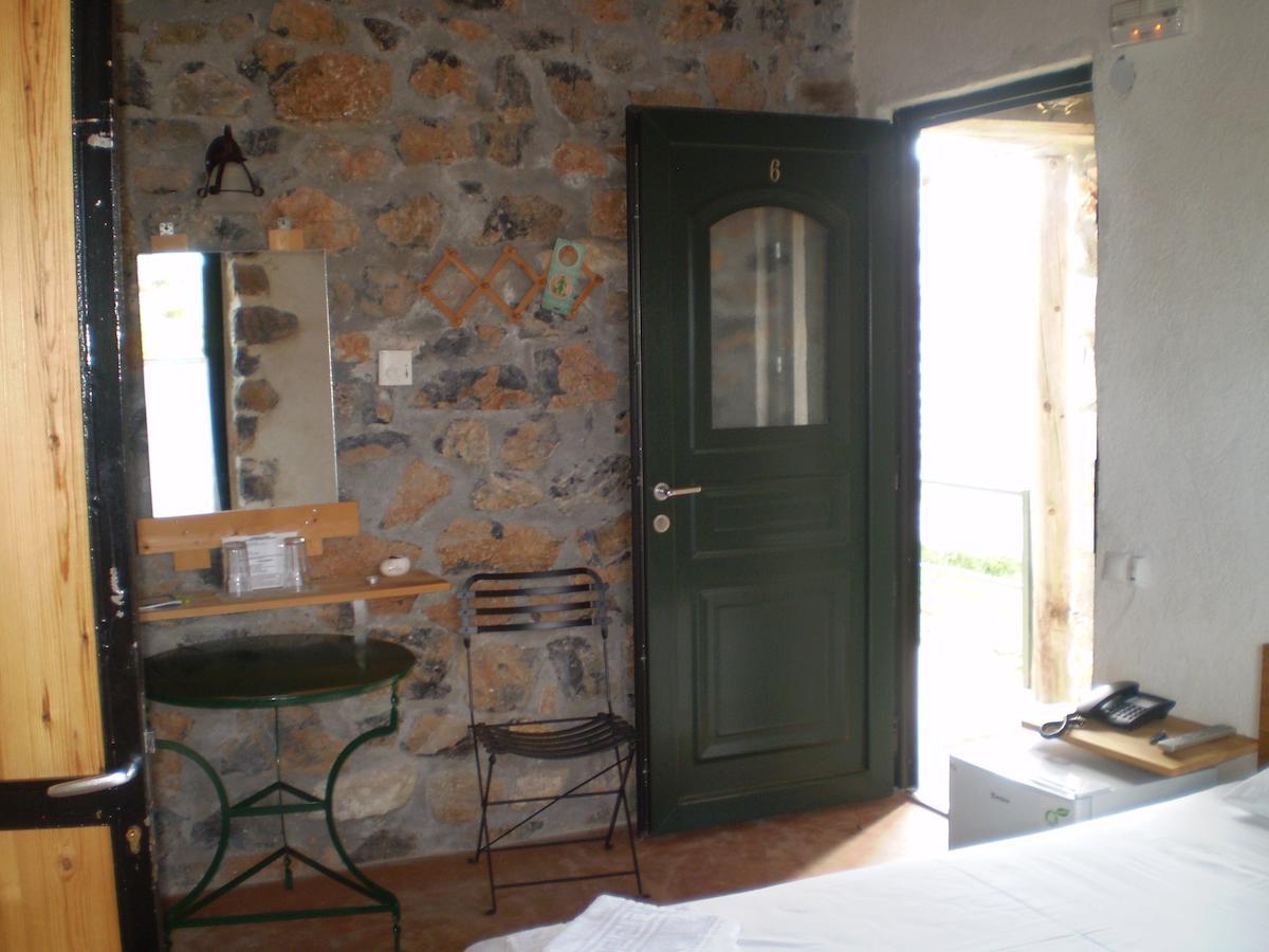 Arachovitika Kalivia Hotel Karyes Bilik gambar