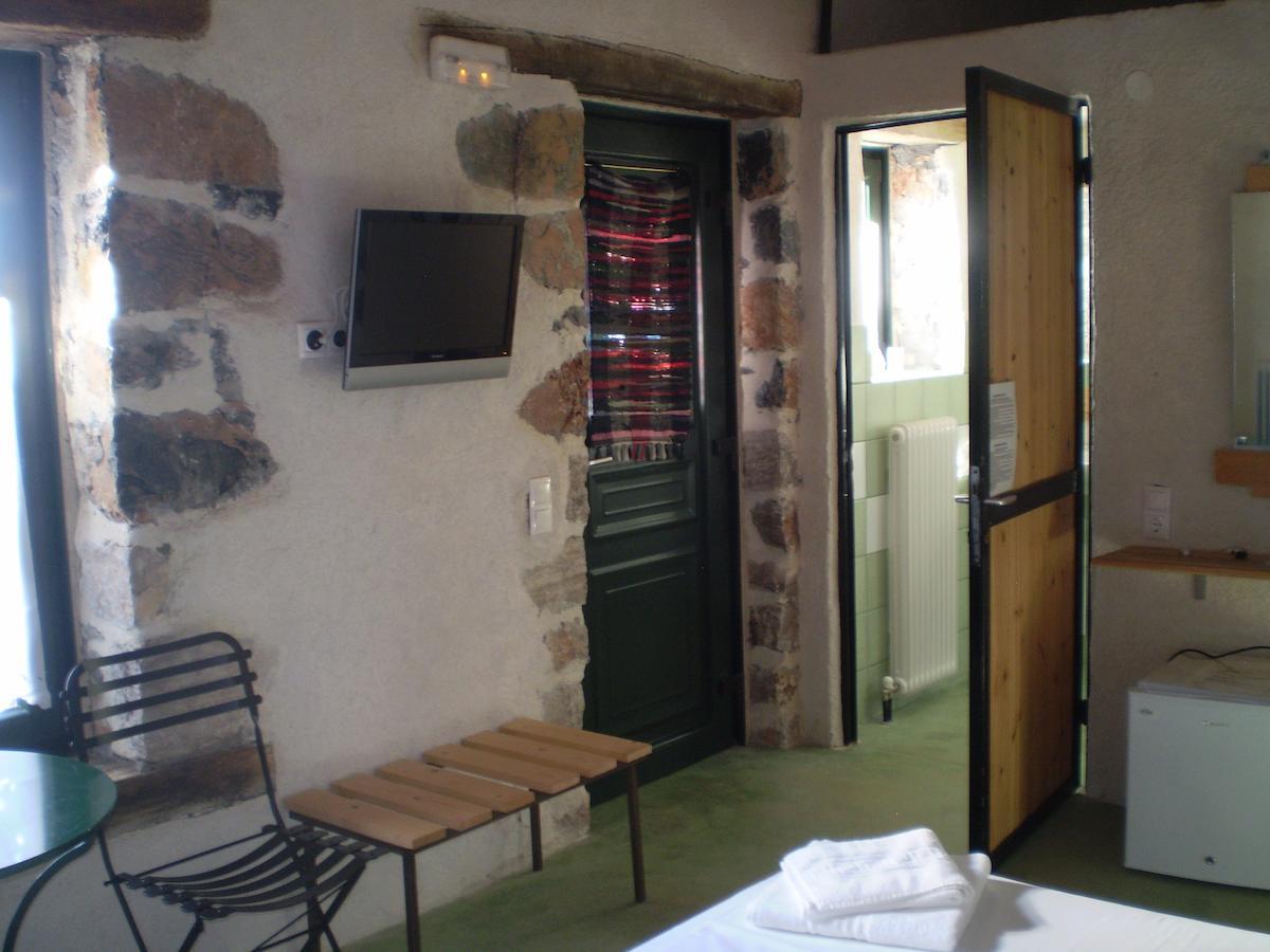 Arachovitika Kalivia Hotel Karyes Bilik gambar