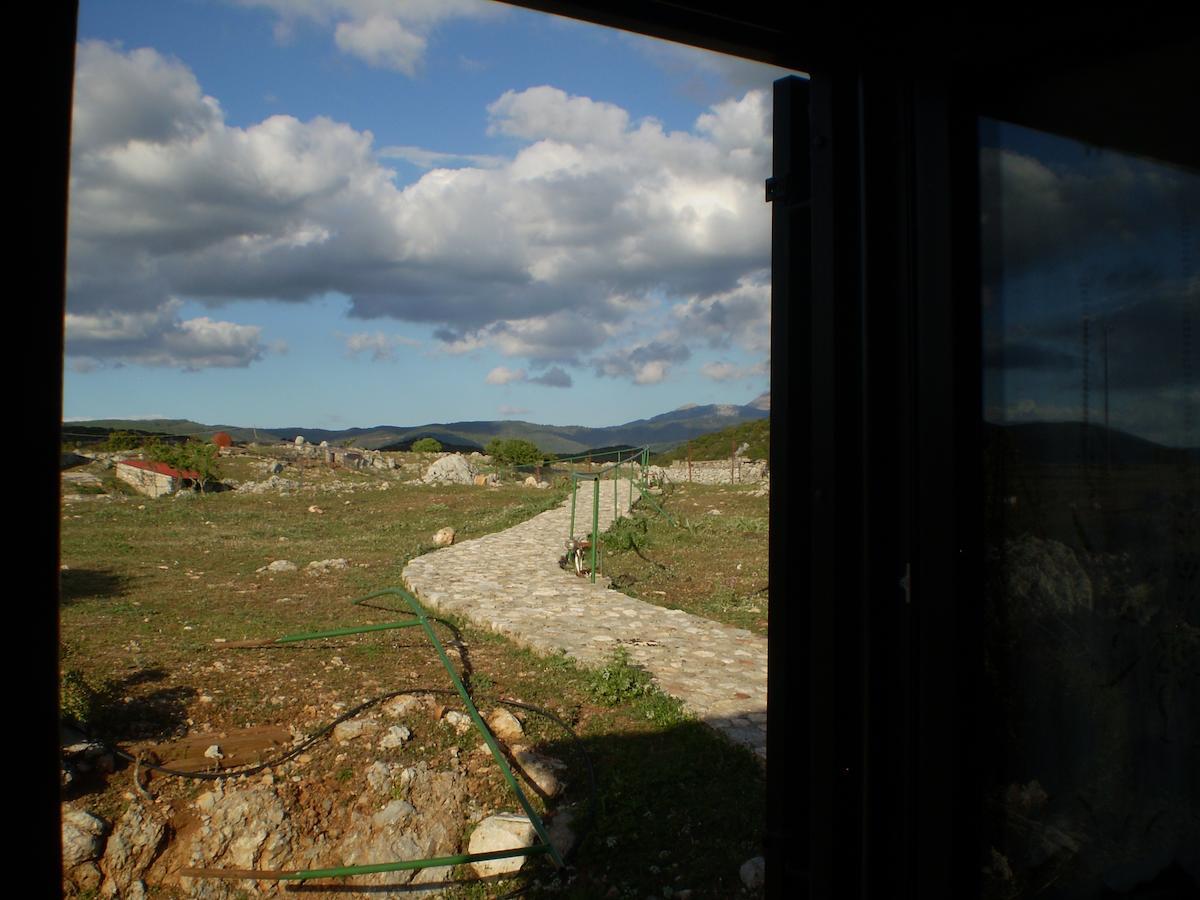 Arachovitika Kalivia Hotel Karyes Bilik gambar
