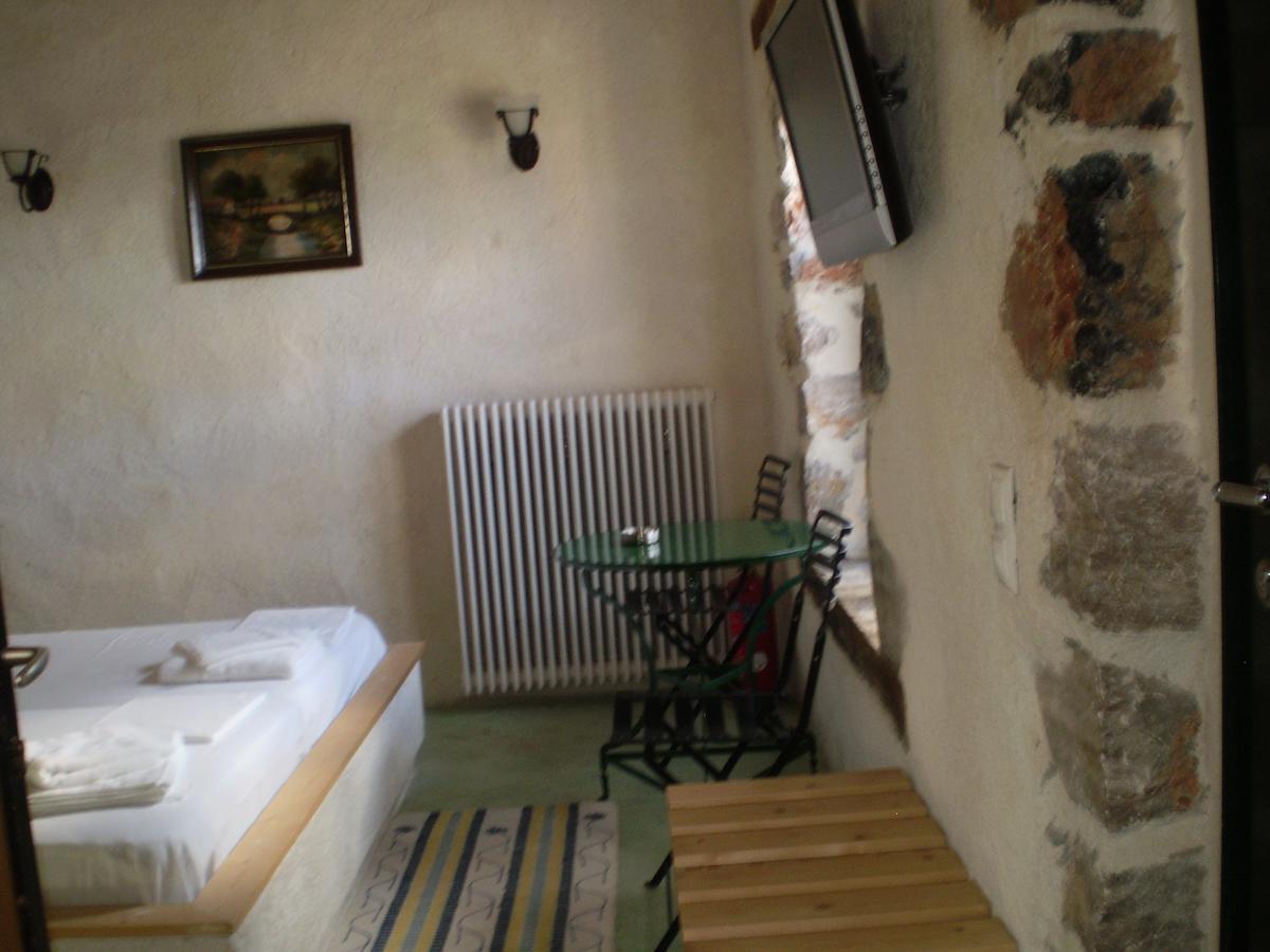 Arachovitika Kalivia Hotel Karyes Bilik gambar