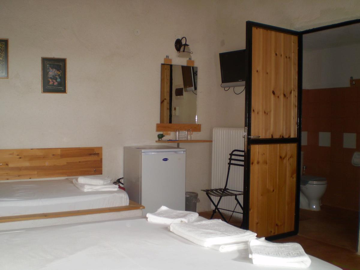 Arachovitika Kalivia Hotel Karyes Bilik gambar
