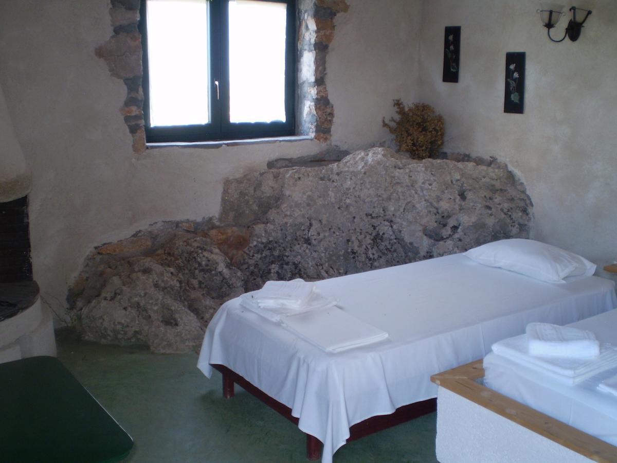 Arachovitika Kalivia Hotel Karyes Luaran gambar