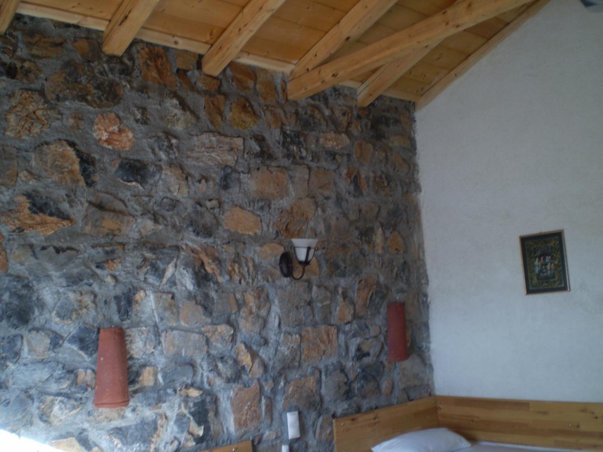 Arachovitika Kalivia Hotel Karyes Bilik gambar