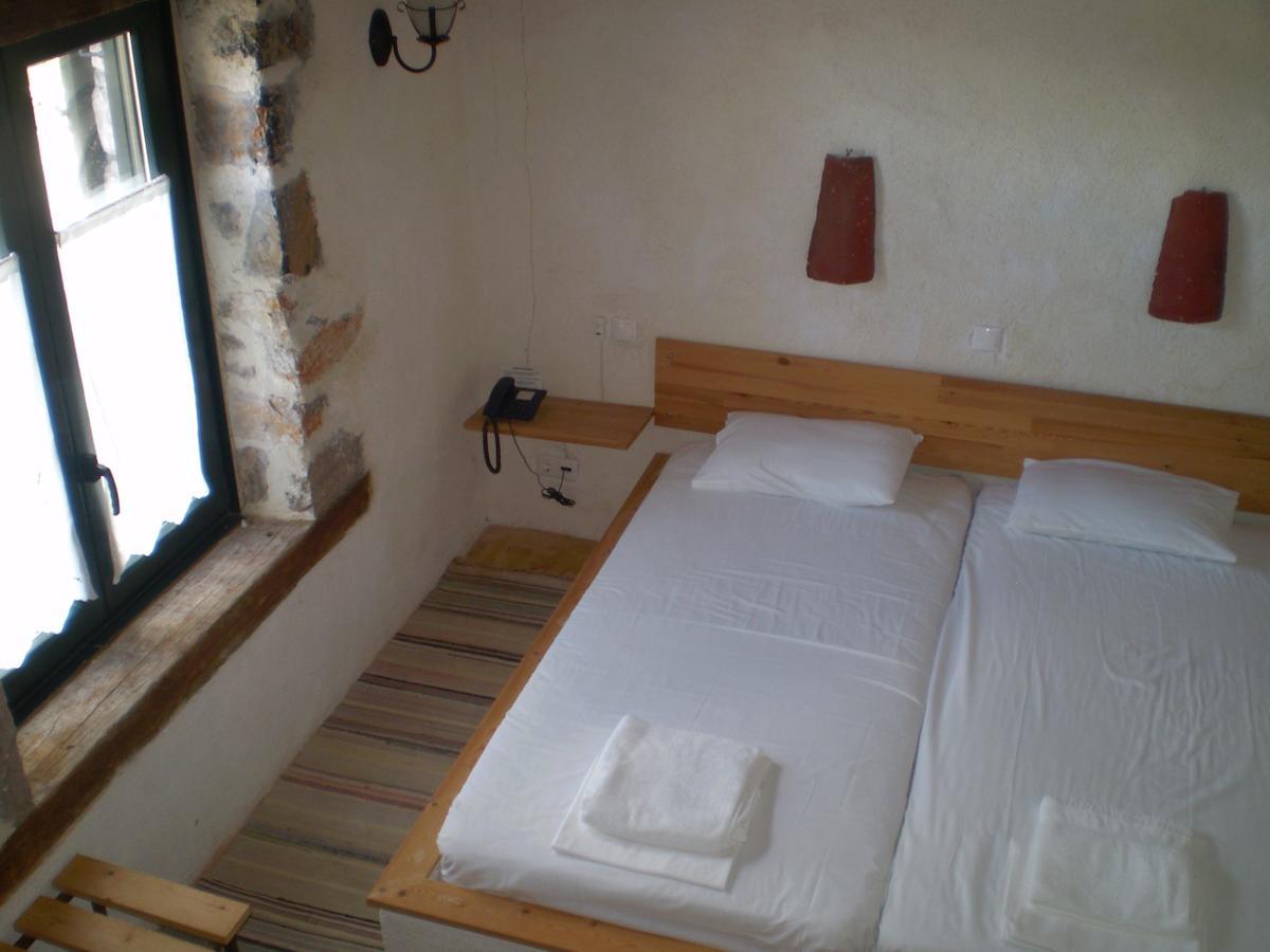 Arachovitika Kalivia Hotel Karyes Bilik gambar