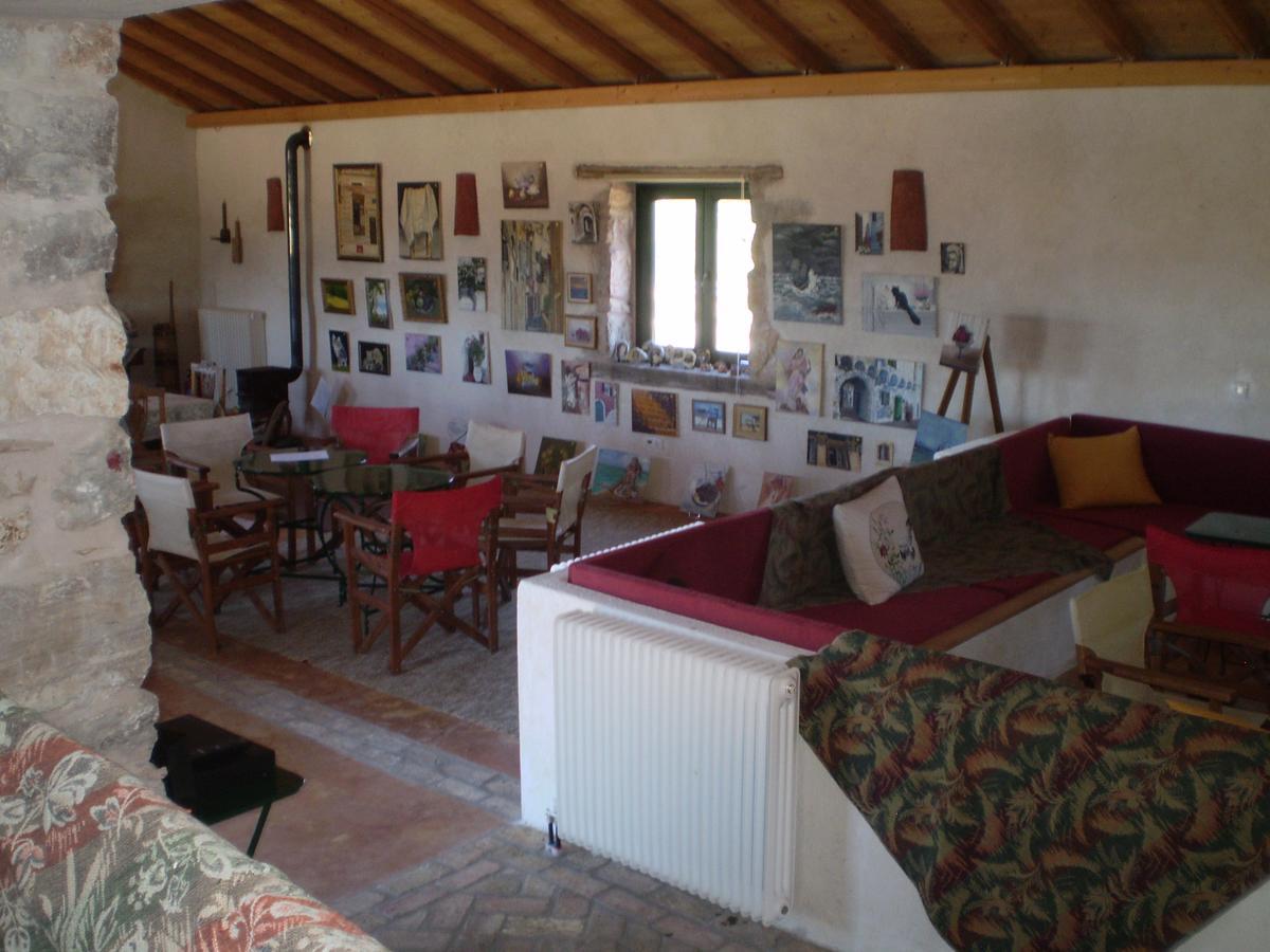 Arachovitika Kalivia Hotel Karyes Luaran gambar